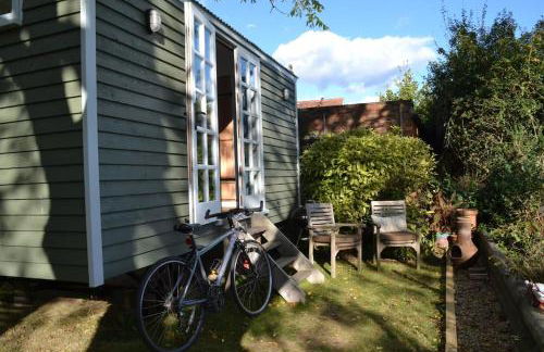 The Nutbourne Hut - shepherd's hut - pint-sized luxury - Foto 17