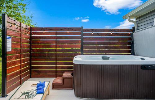 Spacious Home 4BR Fire Pit, Patio Hot Tub - Foto 27