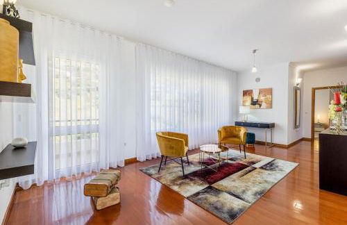 Luxury villa with private heated pool, garden and views of the sea and mountains. - Photo 64