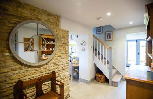 Luxury Cottage in Idyllic Cotswold Village nr Bath - Photo 20