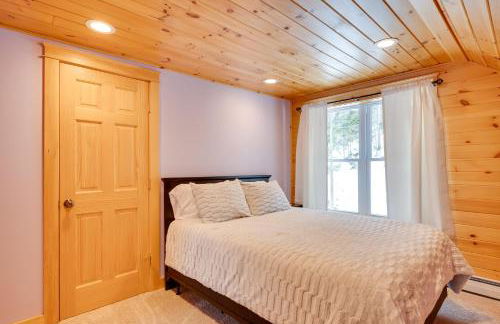 Peaceful Stark Cottage with Deck on South Ponds! - Foto 29