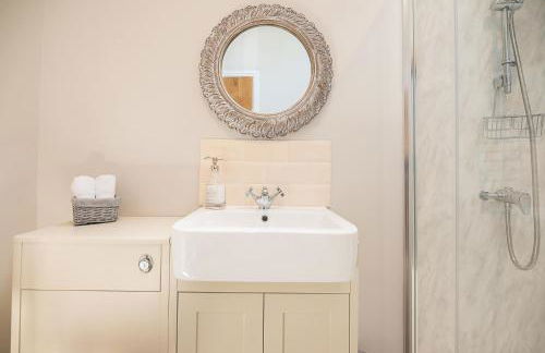 Chapel Cottage at Pond Hall Farm, Stunnning Property with Private Hot Tub, Hadleigh - Foto 26