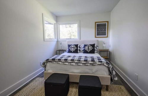 Gorgeous Renovated Home With Large & Private Lot - Foto 20