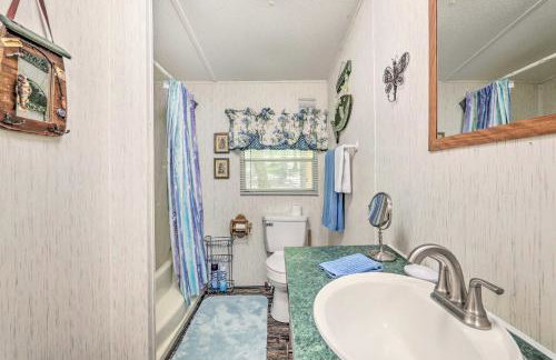 Waterfront Sparta Gem with Fire Pit and Kayak! - Foto 15