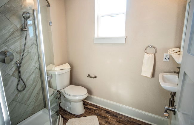 Brand NEW Large Impressive House Near Downtown! - Photo 31