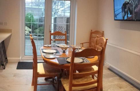 Smitten House 4 Bedroom RHYL - Photo 10