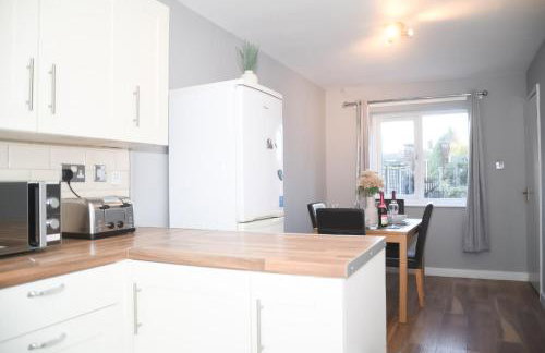 House Sleeps 8 with Garden and Parking - Foto 10