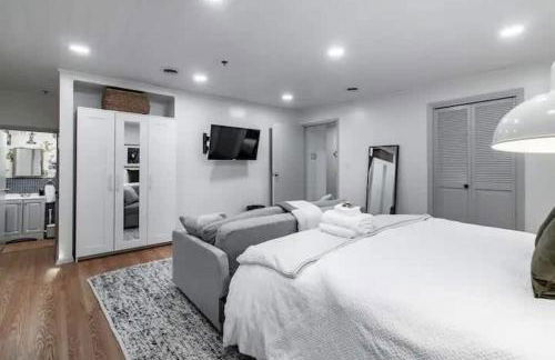 Spacious Riverfront Suite - Close to Downtown - Foto 7