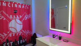 The 513 Flat 2! 1BR, 1Bath Apt with Pool and Riverfront View! Free Gated Parking! Only Steps from The banks & Stadiums! - Foto 3