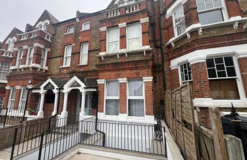 West Hampstead 3BR - with Fast WiFi - Sofa Bed & Workstation - Foto 2