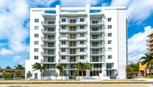 Roami at Grove 27 - Photo 2