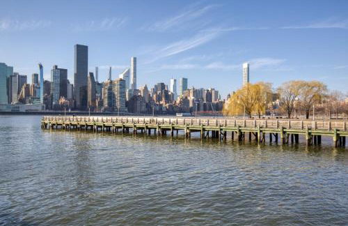 Blueground LIC pool wd nr Gantry Park NYC-1845 - Foto 40