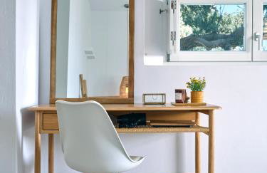 Private Luxury Scarlet beachfront villa, Molos, Paros - Photo 15