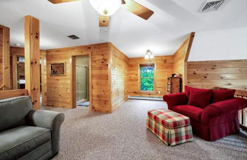 Massive Log Chalet with Hot Tub - Foto 43