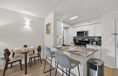 Newport 1 BR w Work Setup by Anyplace - 11747 - Foto 13