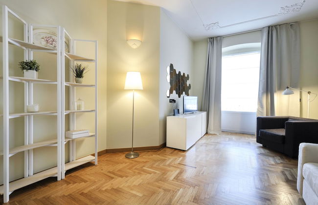 At Home Heart of Milan - Design Duomo Apartment - Photo 16