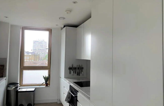 Stylish 2BD Flat With Private Balcony - Battersea - Foto 7