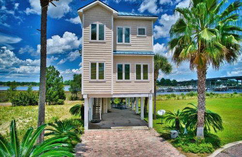 Riverfront Carrabelle Home with Furnished Patio! - Foto 2