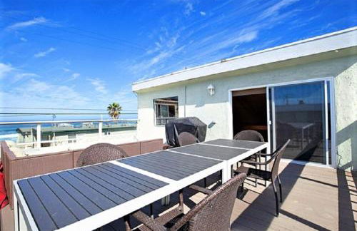 Luv Oceanside Views-1 House to Beach, Boardwalk and Waves-Spacious Rooftop Sun Deck-Plus King Beds too! - Foto 38