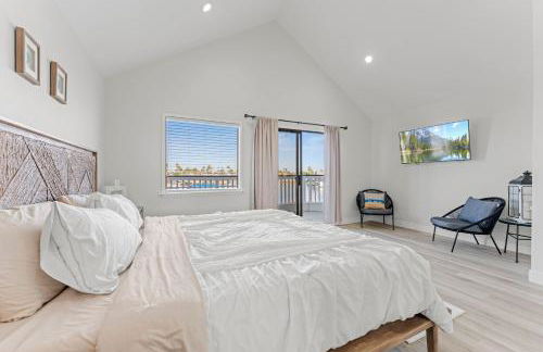 * Large Updated Waterfront Delta Manor Boat Dock * - Foto 7