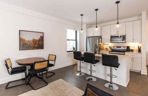 Luxury Downtown Apt with Parking, Gym, and Lap Pool - Foto 17