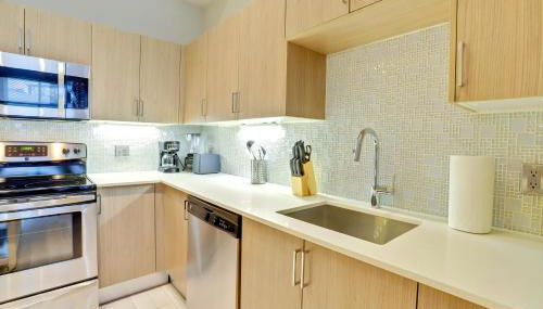Convenient Apartment Near Major Sights - Photo 3, stove, dishwasher, toaster