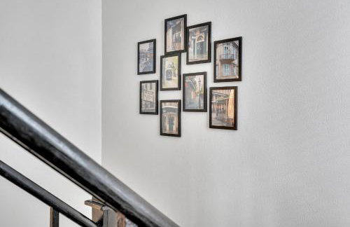 Bright Uptown home w gated parking - Foto 26