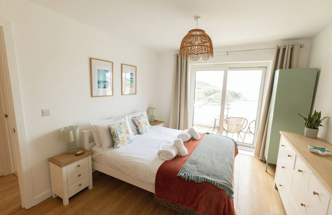 The Beach House & Porth Sands Apartments - Photo 45