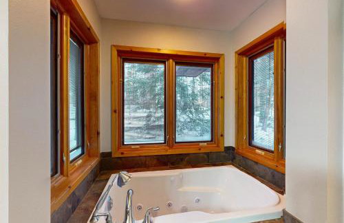 Good Time Inn - Photo 13