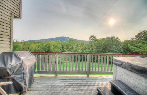Stratton Mountain Condo with a Hot Tub! Sleeps 12! - Photo 20
