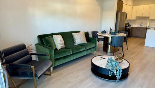 Silver Lake 1 Bedroom Condo Suite with Balcony and Parking - Foto 3