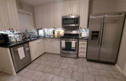 KING BED-Pet Friendly- Sleeps 7- Close to Everything-TCU-Magnolia-Cultural District-Hospitals-At&T Stadium - Foto 9