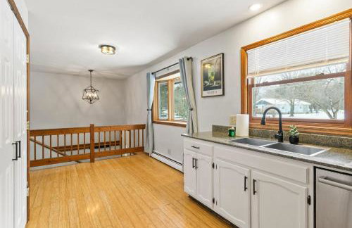 Near Ithaca!Hot Tub! LRG Home!Sleeps 14! Dogs ok! - Foto 24