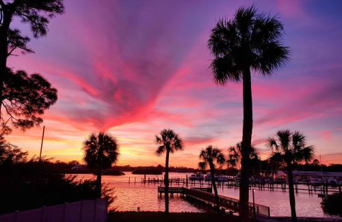 Luxury heated-pool home blocks from the beach - Foto 66