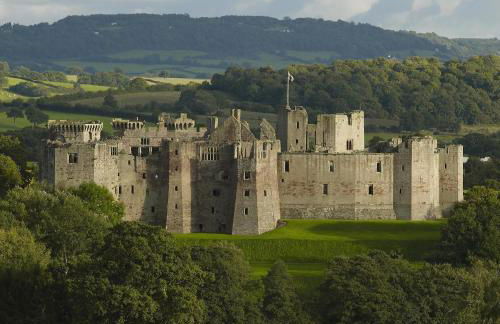 Captivating 1-bed Apartment, Merthyr Tydfil - - Photo 40