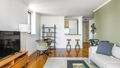 Sq 1BR w Great views Indoor pool NYC-29 - Foto 3, Other