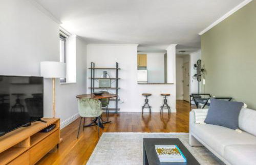 Sq 1BR w Great views Indoor pool NYC-29 - Foto 3