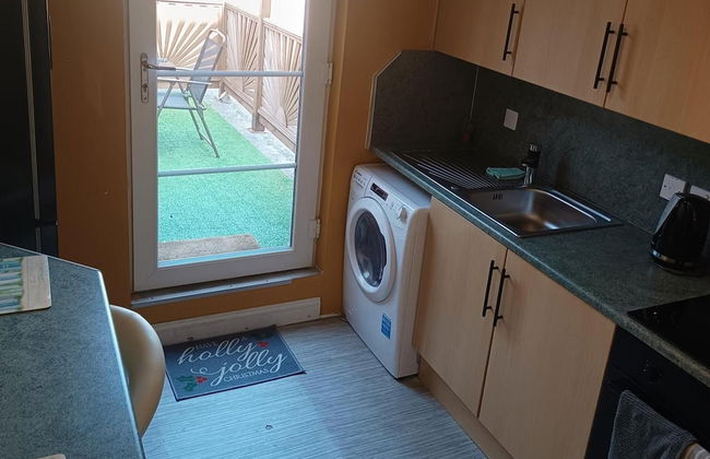 Apartment - Sleeps 5, Free Parking & Sun Terrace - Foto 9