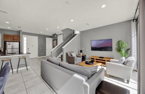 Beautiful 3 Bedroom Villa with Private Hot Tub, 10 mins to Disney! - Foto 8