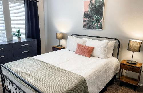 Cozy and Quiet, with Easy Access & Private Garage - Foto 13