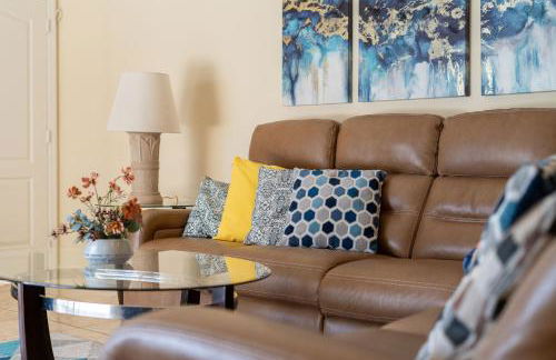 EXQUISITE VILLA - 2 Master Suites, Pool South and Spa, Gas BBQ, Game Room, WIFI - Foto 16