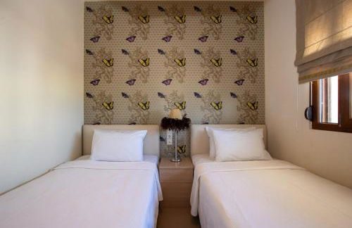 White Crystal Beachfront Apartment - Photo 16