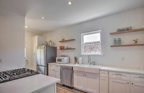 Historic Home with Yard Near St Marys Strip! - Foto 12