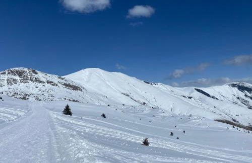 vue splendide montagnes centre village pieds des pistes et remontées Mécaniques - Foto 40