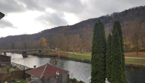 Cafe Altmühl, Ferienwohnungen Gästehaus Krimhilde direkt am Wasser - Photo 2
