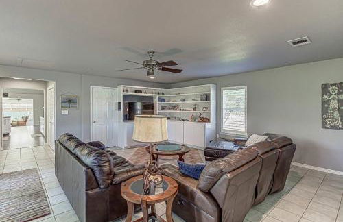 Waterfront 3BR Retreat - Pool & Hot Tub - Foto 12