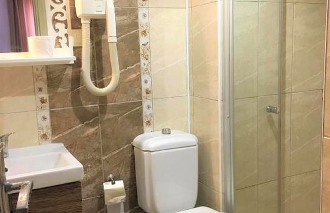 Beach Front Apartment Close to Centre of Side With all you Desire Sleeps up to 4 - Photo 11