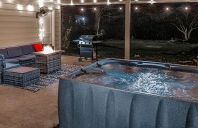 The Kirby House: King Bed, Hot Tub, Game Rooms, Gym - Foto 3