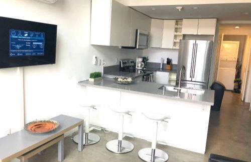 Modern 2 Bdrm w/Parking in the Heart of Hillcrest - Foto 11