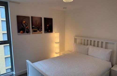 Central-Modern 1-Bed Apt,Sleep 4 -Near Train Station & Easy Access to Central London & City Centre - Foto 12